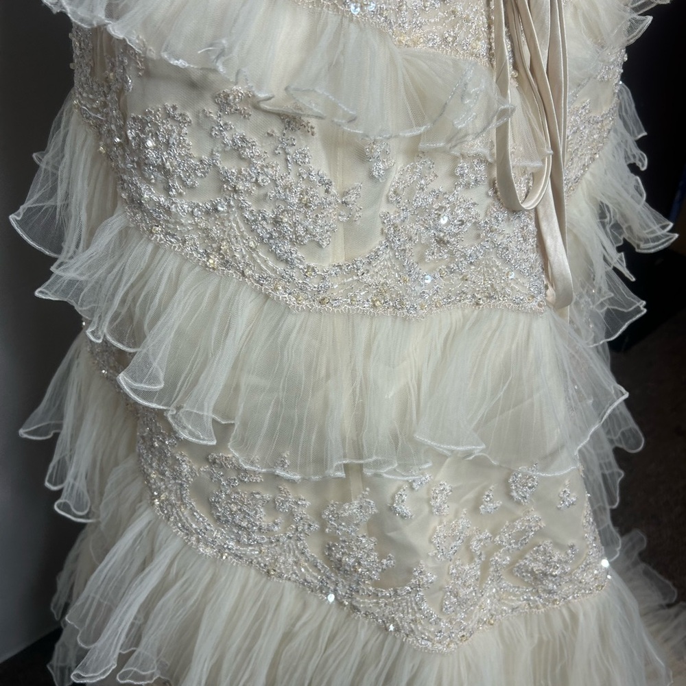Maggie Sottero size 8 cream color wedding dress - Picture 5 of 8